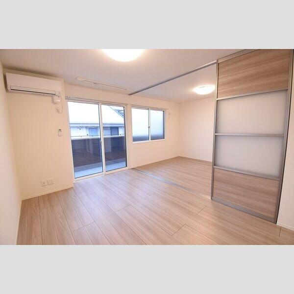 居室・リビング (LDK10.9帖～洋室6帖)