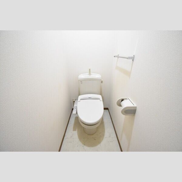 トイレ (温水洗浄暖房便座)