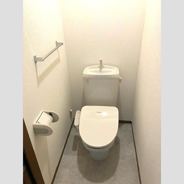 トイレ (トイレ)