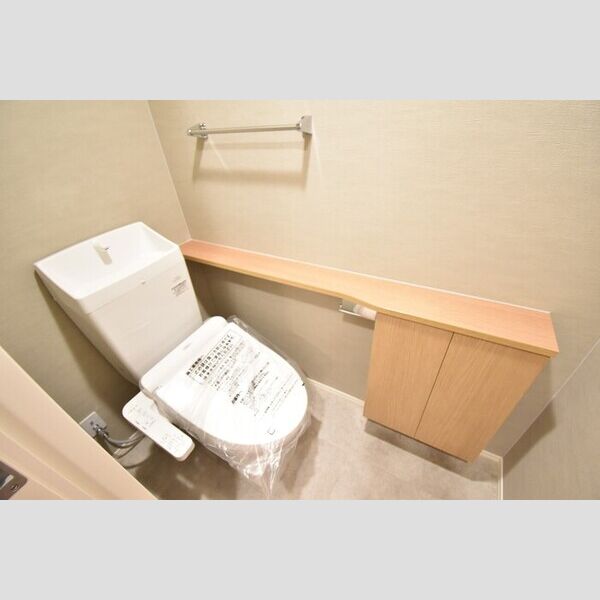 トイレ (温水洗浄暖房便座)