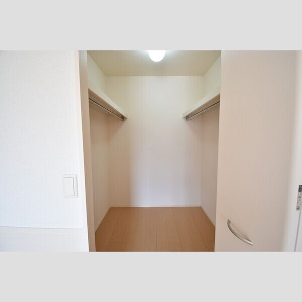 収納 (ウォークインクローゼット)