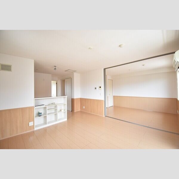 居室・リビング (LDK13帖～洋室6帖)