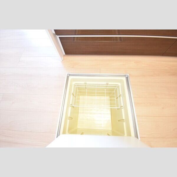 収納 (床下収納)