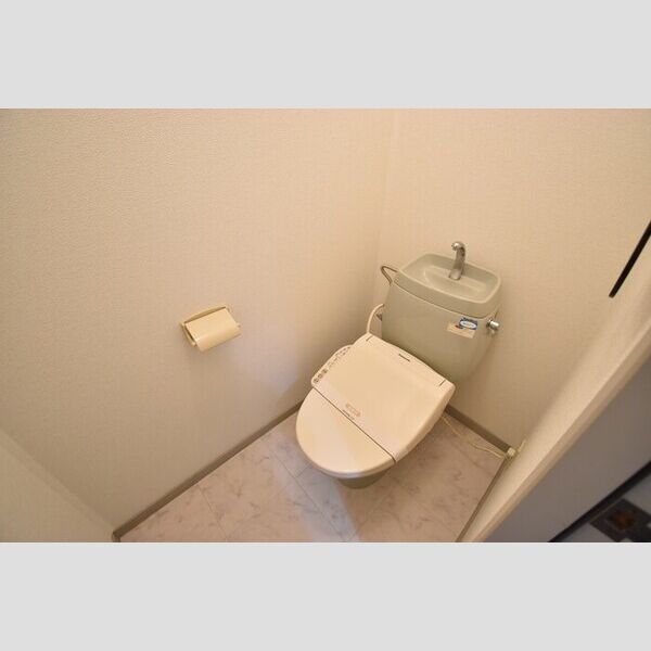 トイレ (温水洗浄暖房便座)