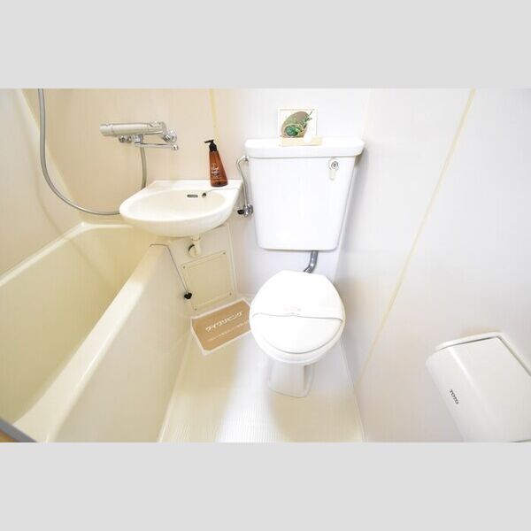 トイレ (トイレ)