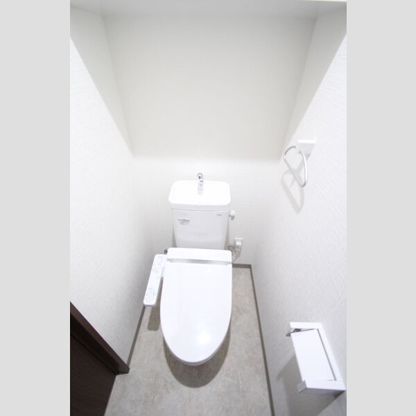 トイレ (トイレ)