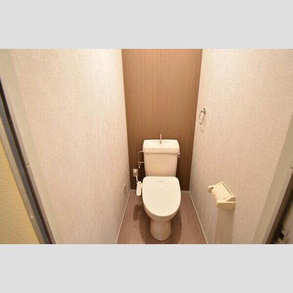 トイレ (温水洗浄暖房便座)