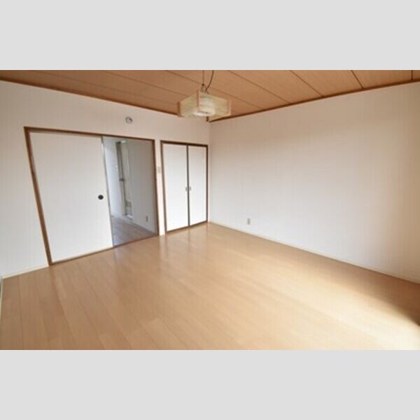 その他 (洋室8帖)