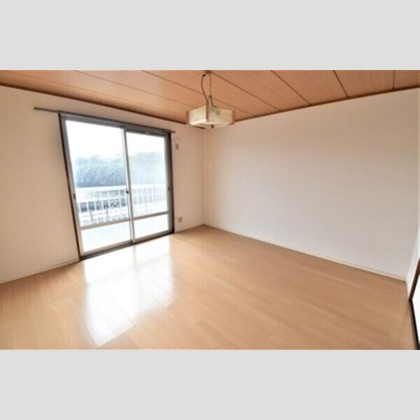 その他 (洋室8帖)