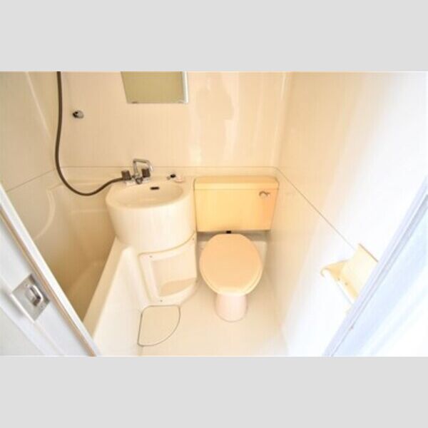 トイレ (トイレ)