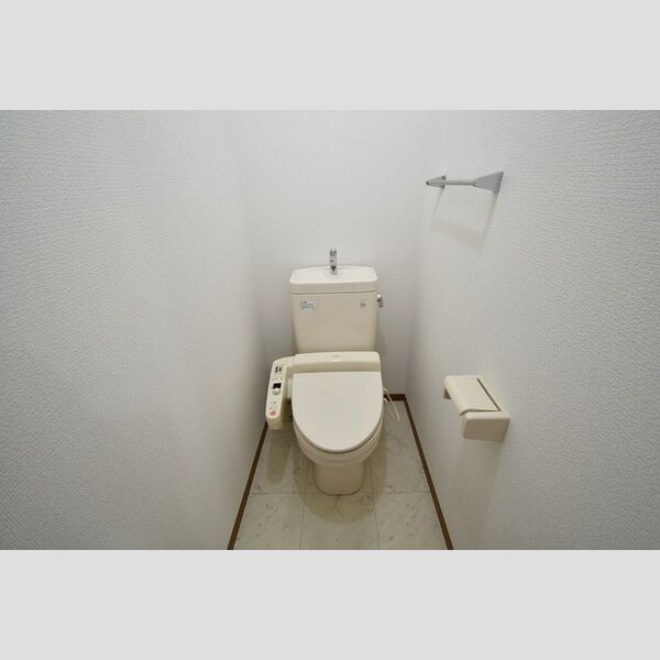 トイレ (温水洗浄暖房便座)