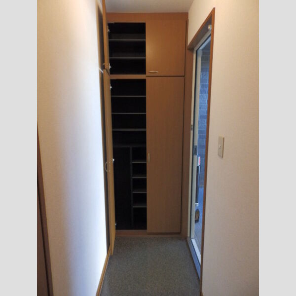 玄関 (シューズボックス付)