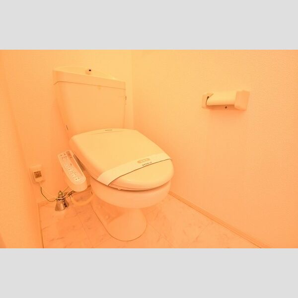 トイレ (温水洗浄暖房便座)