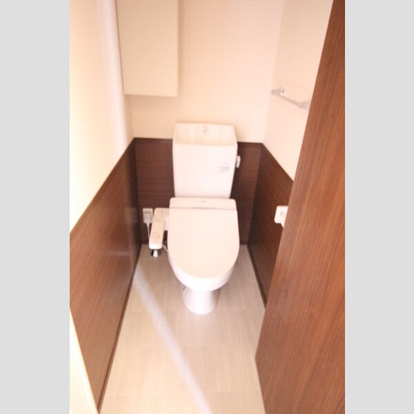 トイレ (温水洗浄暖房便座)