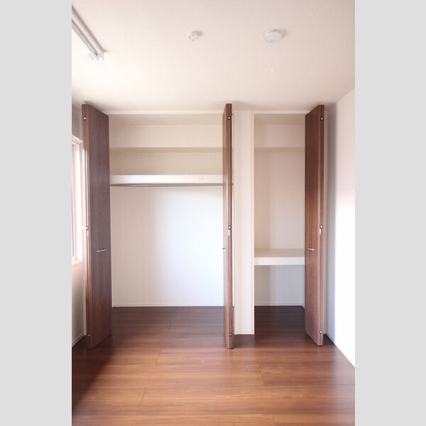 収納 (南側洋室クローゼット、物入)