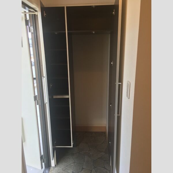 玄関 (シューズボックス付)