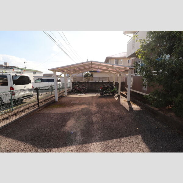 現地周辺 (駐輪場)