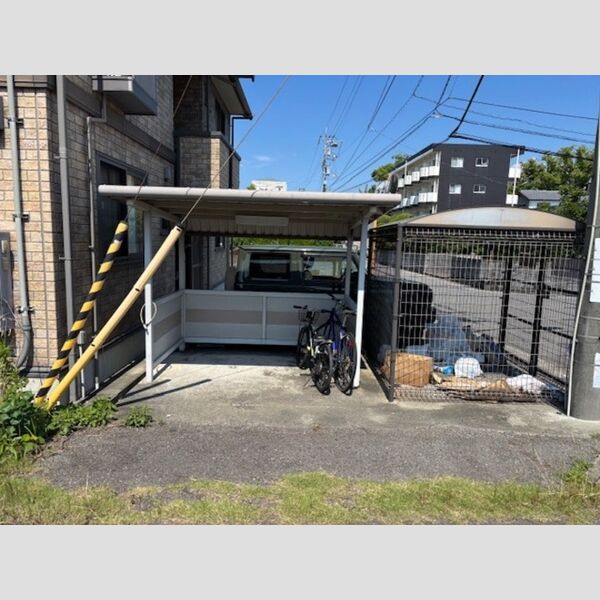現地周辺 (駐輪場)