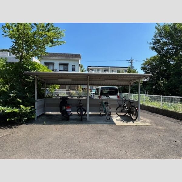 現地周辺 (駐輪場)