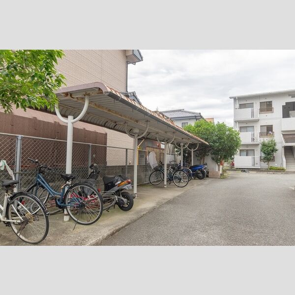 現地周辺 (駐輪場)