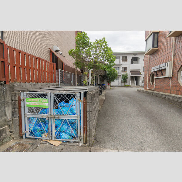 現地周辺 (ゴミ置場)