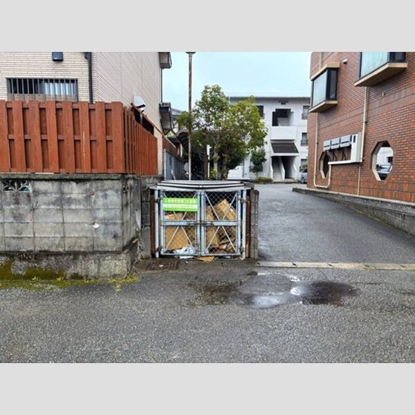 現地周辺 (ゴミ置場)