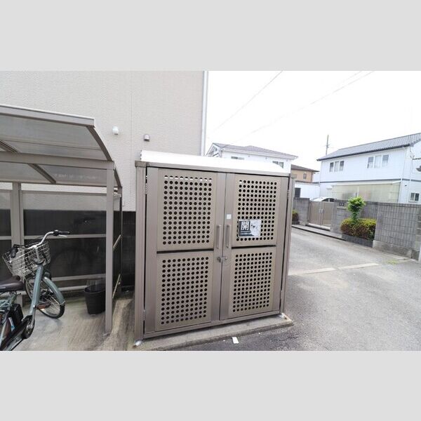 現地周辺 (ゴミ置場)