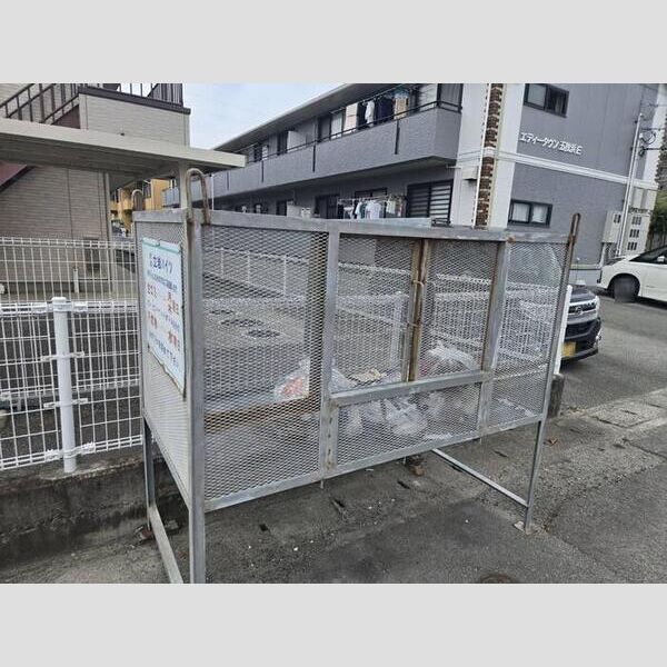 現地周辺 (ゴミ置場)