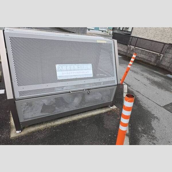 現地周辺 (ゴミ置場)