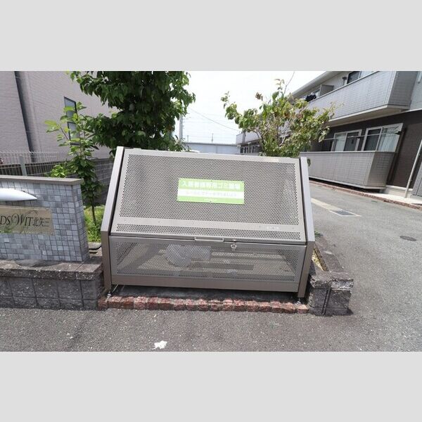 現地周辺 (ゴミ置場)
