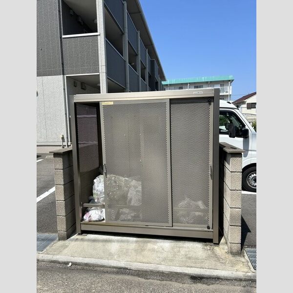 現地周辺 (ゴミ置場)