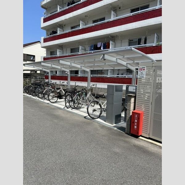 現地周辺 (駐輪場)