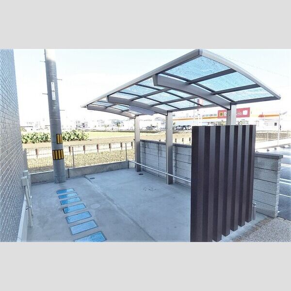 現地周辺 (駐輪場)