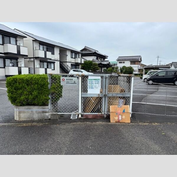 現地周辺 (ゴミ置場)