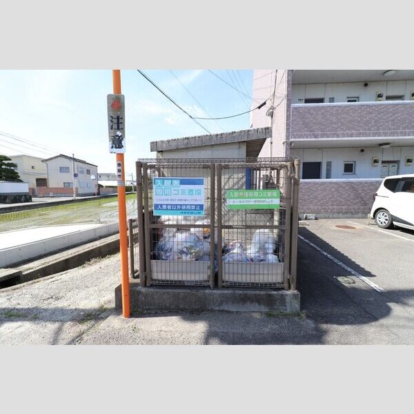 現地周辺 (ゴミ置場)