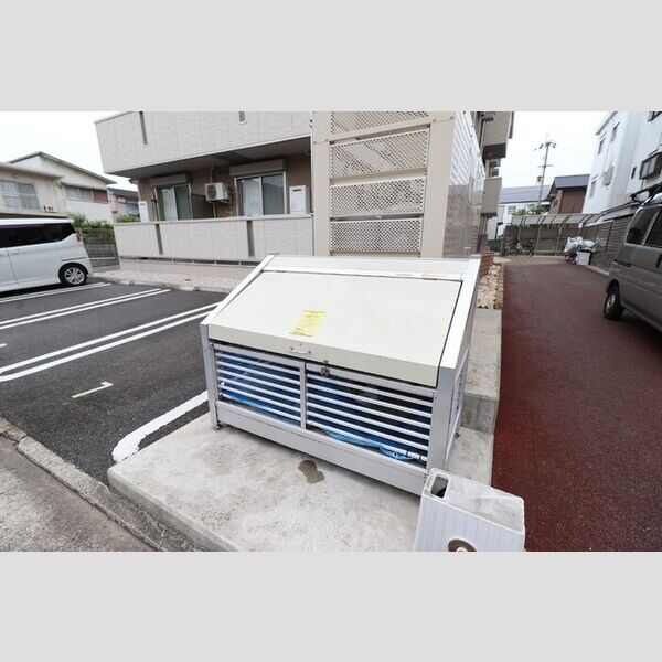 駐車場 (ゴミ置場)