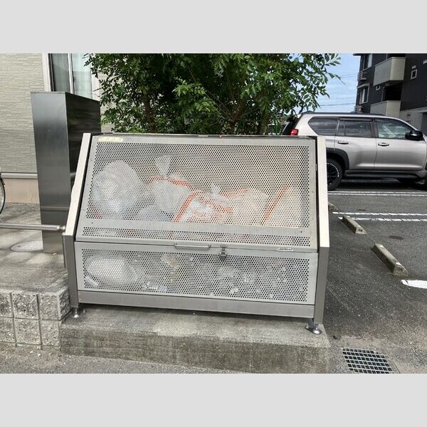 現地周辺 (ゴミ置場)