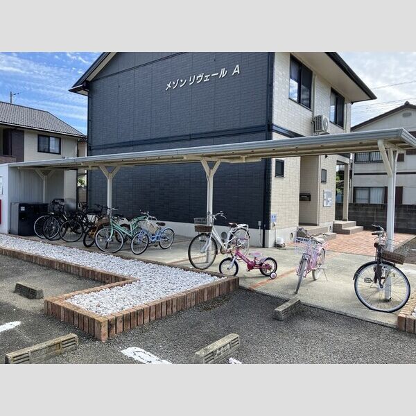 現地周辺 (駐輪場)