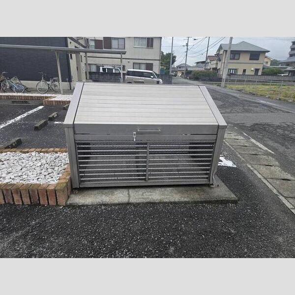 現地周辺 (ゴミ置場)
