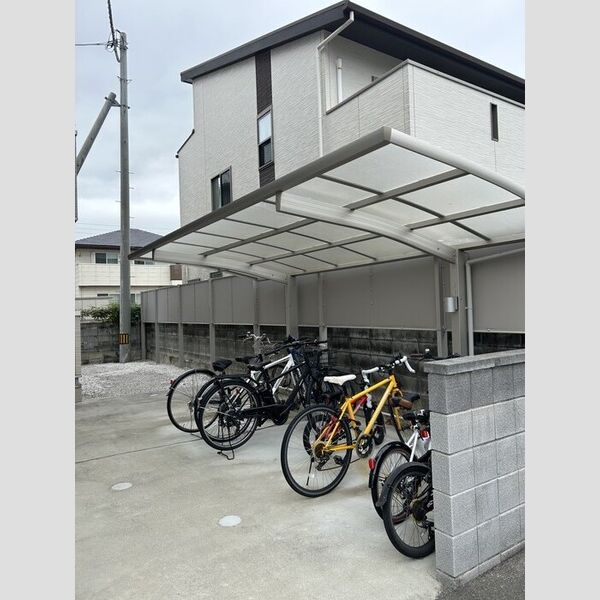 現地周辺 (駐輪場)