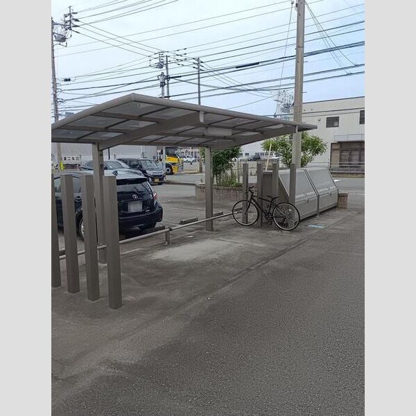 現地周辺 (駐輪場)
