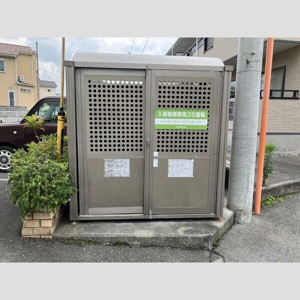 現地周辺 (ゴミ置場)