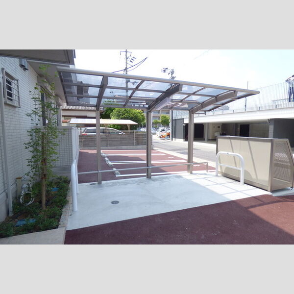 現地周辺 (駐輪場)