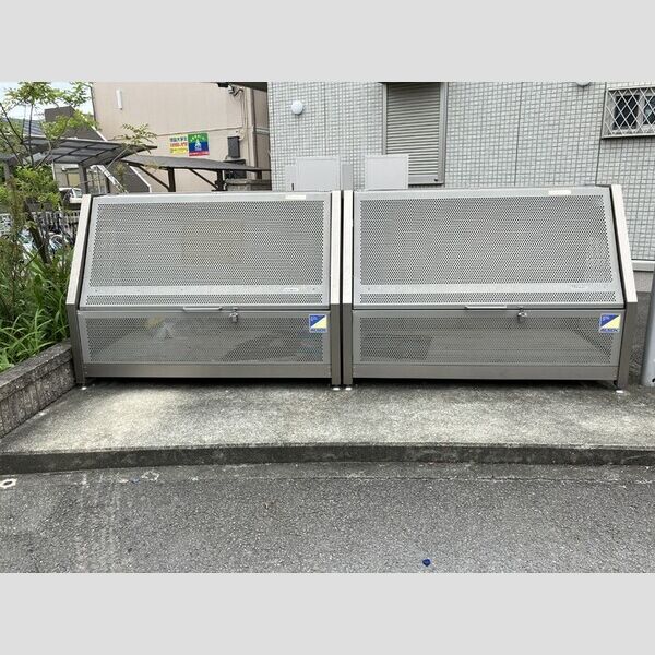 駐車場 (ゴミ置場)