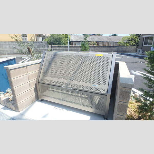 現地周辺 (ゴミ庫)