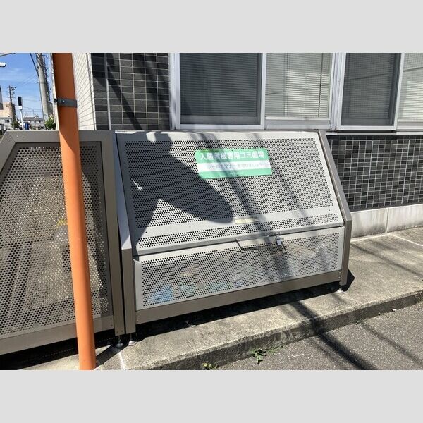 駐車場 (ゴミ置場)