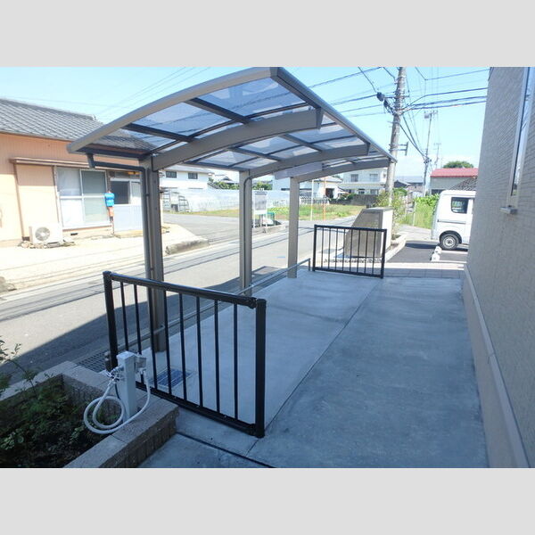 現地周辺 (駐輪場)