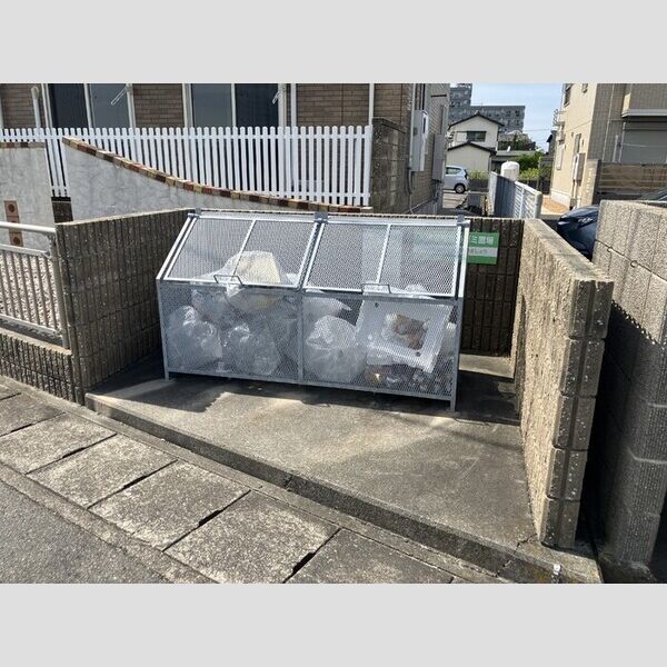 現地周辺 (ゴミ置場)