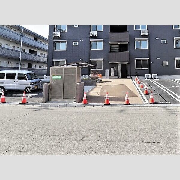 現地周辺 (ゴミ庫)