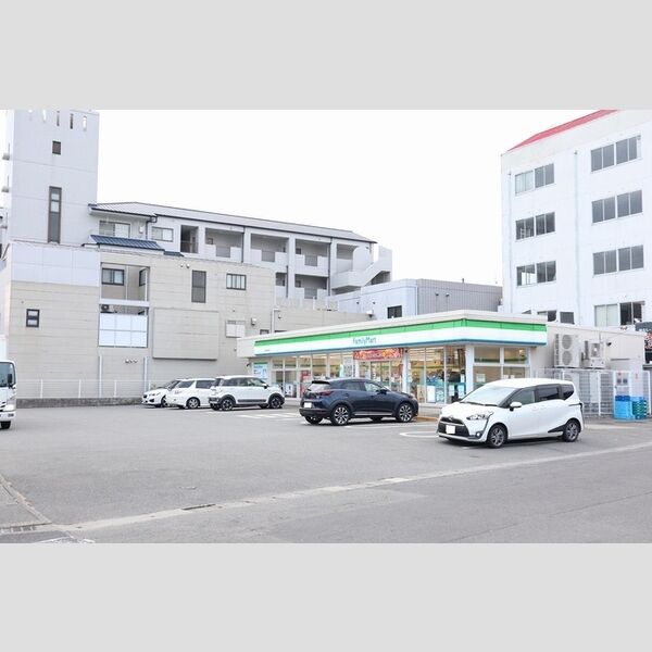 現地周辺 (ファミリーマート　徳島山城西店)
